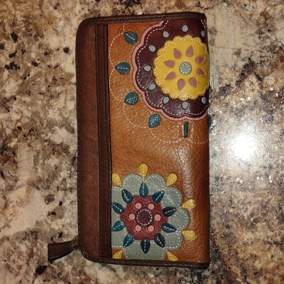 Fossil Handbags - Gorgeous- Fossil Leather Floral Pattern Wallet